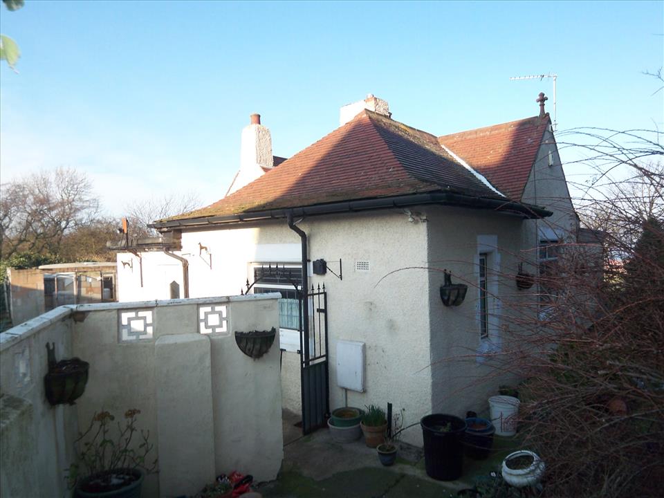 THE LODGE, EDEN LANE, PETERLEE Dowen Estate & Letting Agents