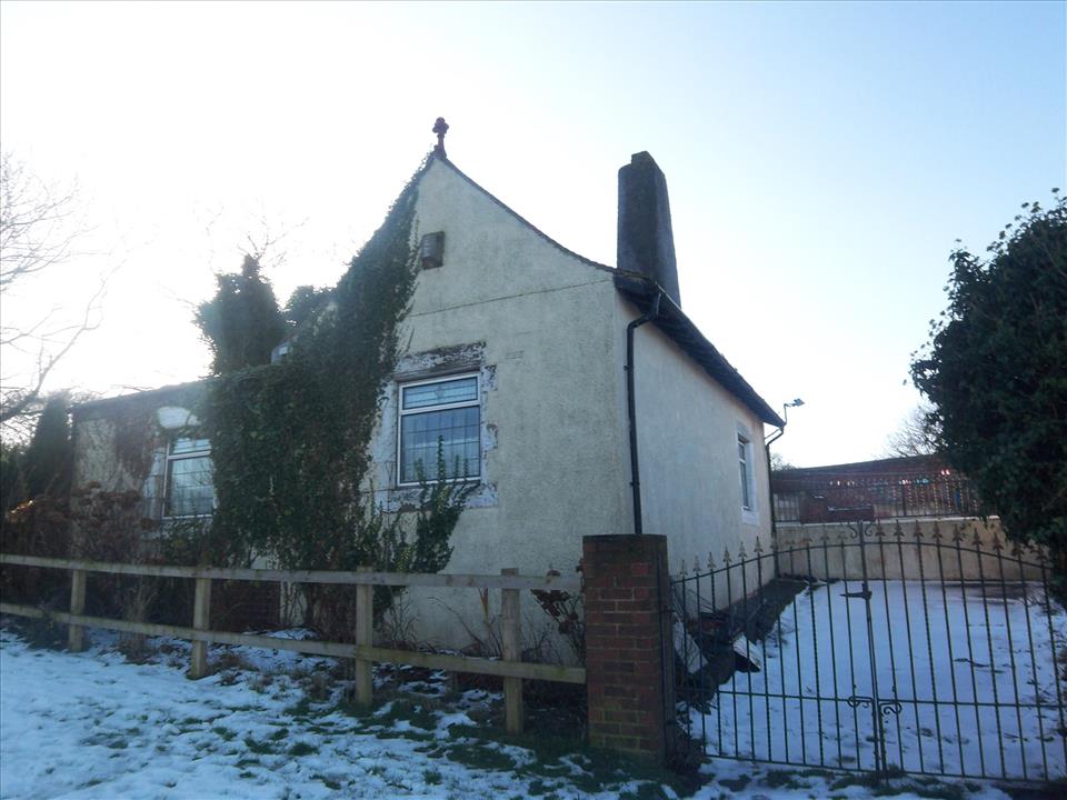 THE LODGE, EDEN LANE, PETERLEE Dowen Estate & Letting Agents