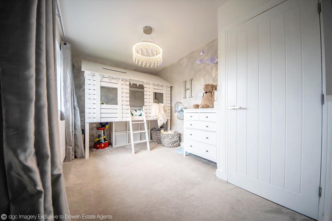 MARLEY FIELDS, WHEATLEY HILL Dowen Estate & Letting Agents