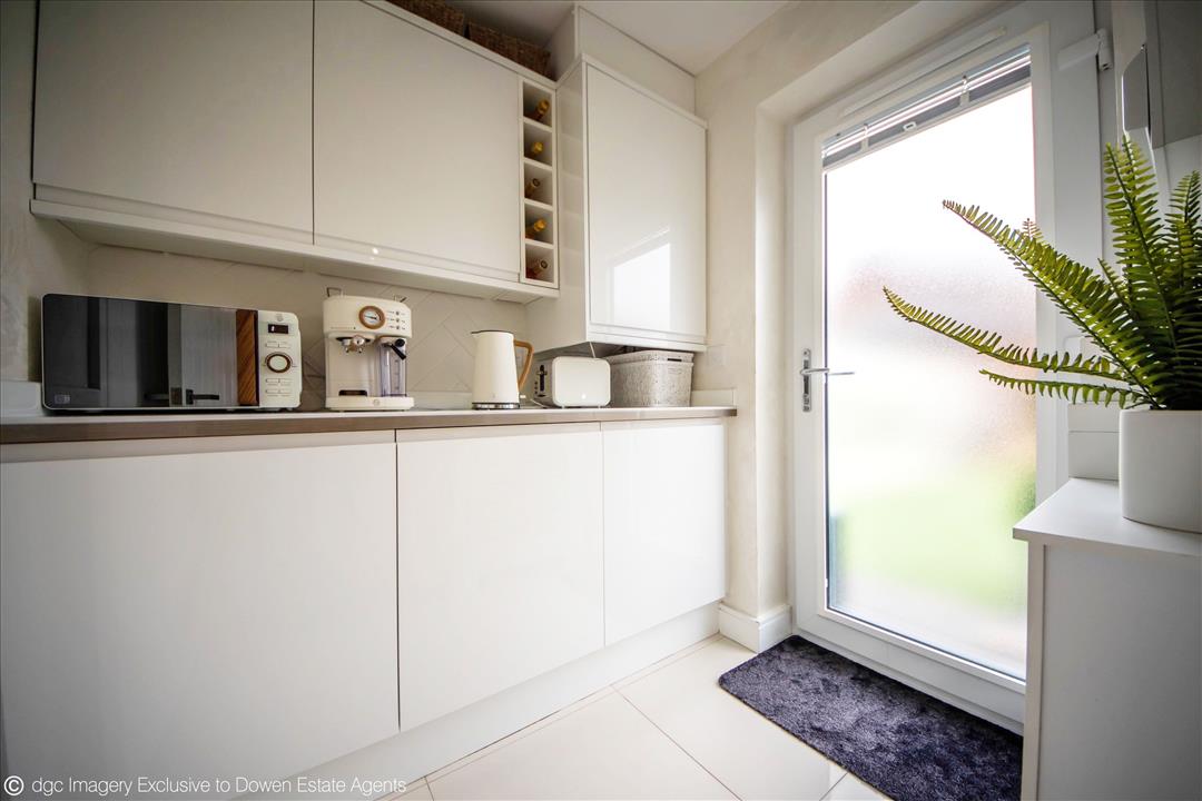 MARLEY FIELDS, WHEATLEY HILL Dowen Estate & Letting Agents